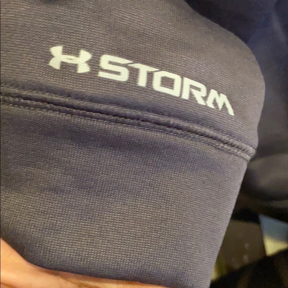 Like new Under Armour Storm Hoodie - Picture 3 of 4